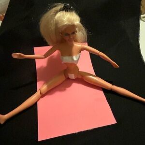 Blonde Barbie Doll with Blue Eyes, Twist and Turn 1993 Mattel, Inc. China/1976